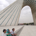 Teherán - Pihenés az Azadi-emlékmű előtt