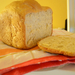 Házi kenyér kenyérsütőgépben sütve