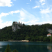 A Bled-i tó látképe, a várral.