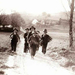 Iskolába igyekvő gyerekek Nagy-Écsen, 1905 körül
