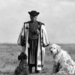 Juhász cifraszűrben, kutyáival. 1930-as évek.