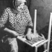 Székkészítés. Az ülés bekötése gyékénnyel. Ófalu, 1970.