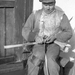 Kosárfonás, a pántnak való fa elhasogatása. 1952.5 699x1024