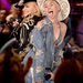 20140130-video-pictures-madonna-miley-cyrus-unplugged-duet-08