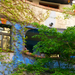 Hundertwasser-ház jellegzetes fák között