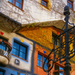 Hundertwasser-ház kis erkély utcalámpa