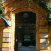 borostyános kapu és ablak