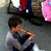 Zlatibor, a piacon, kisfiú a furulyával