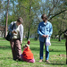 Grassalkovich Kastély Parkjában sétálók