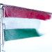 Fagyos szél tépi a magyar zászlót