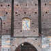 A Sforza címer a kapu felett