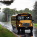 Iskolabusz az esőben