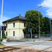 Az állomás felvételi épülete Bécsújhely felől nézve.