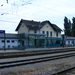 Az állomás felvételi épülete Pándorfalu felől nézve.
