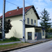 Az állomás felvételi épülete Sérc felől nézve.